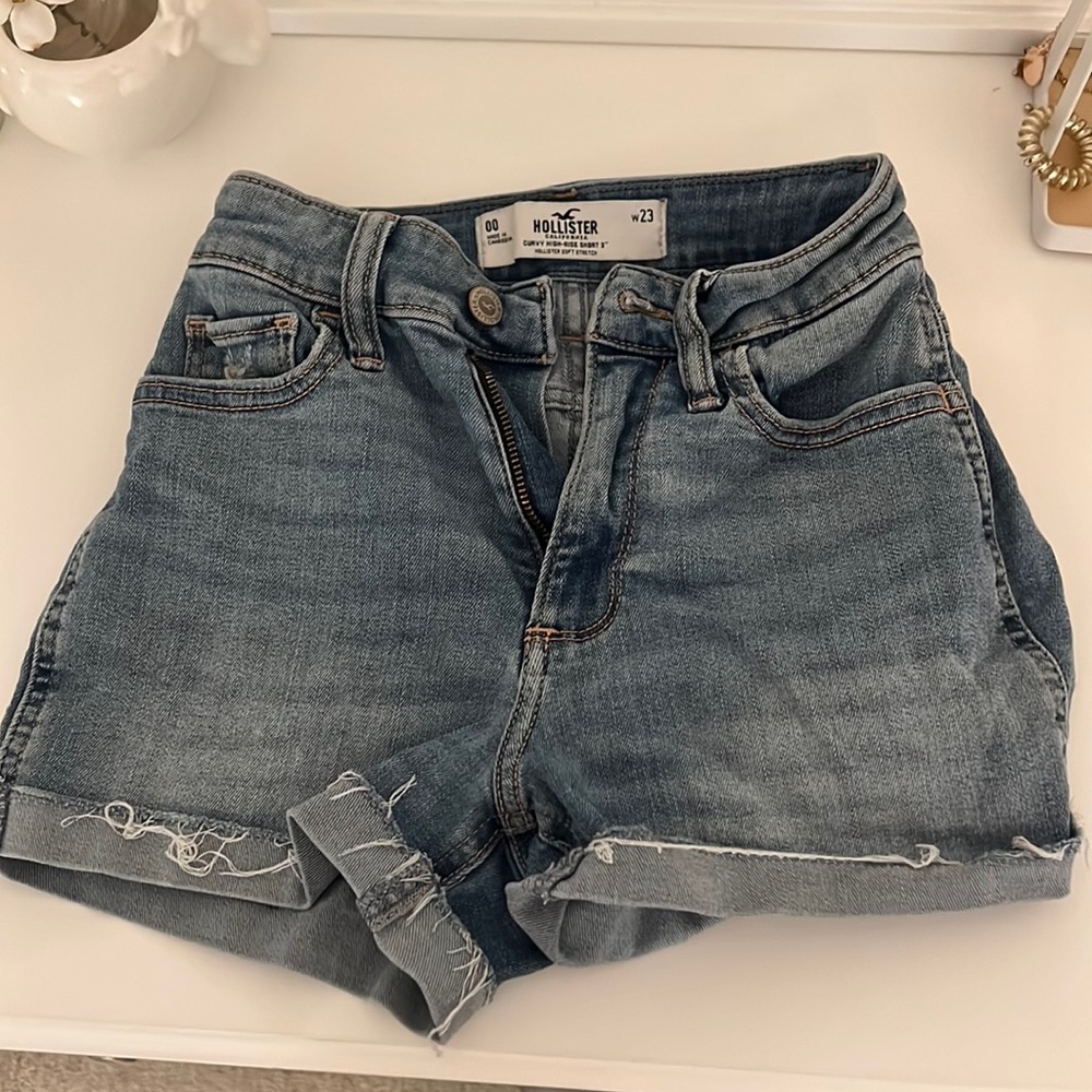 high- rise shorts from hollister:)